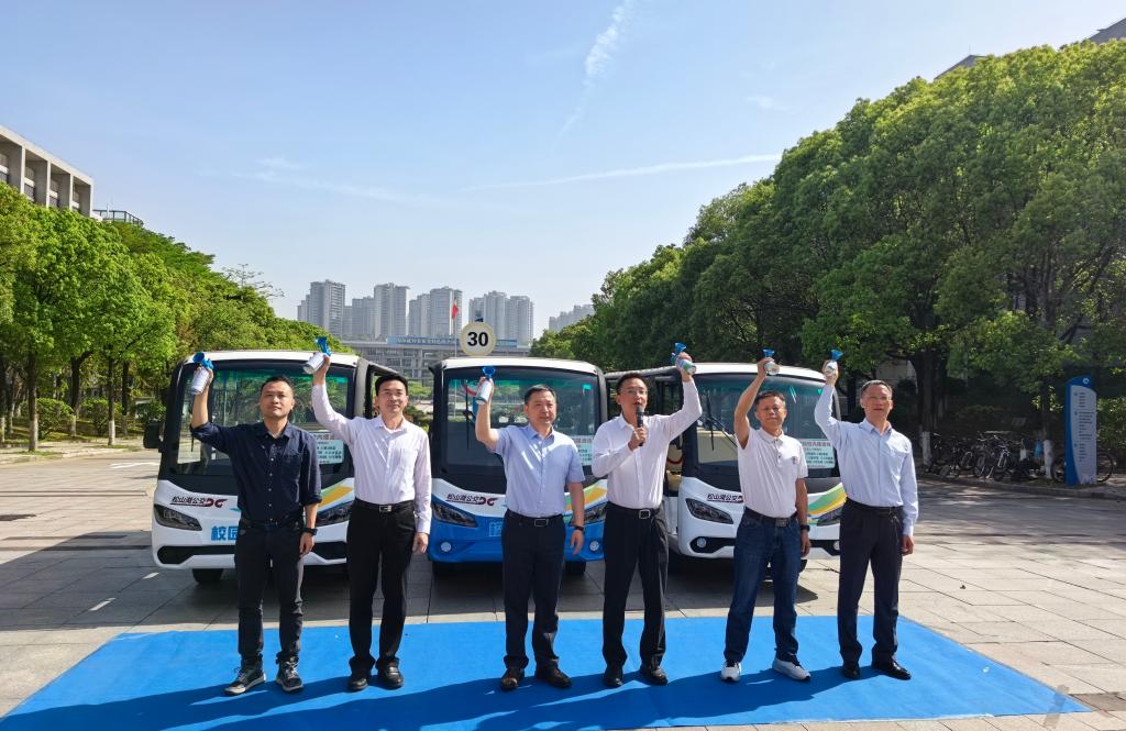 校园摆渡车.jpg